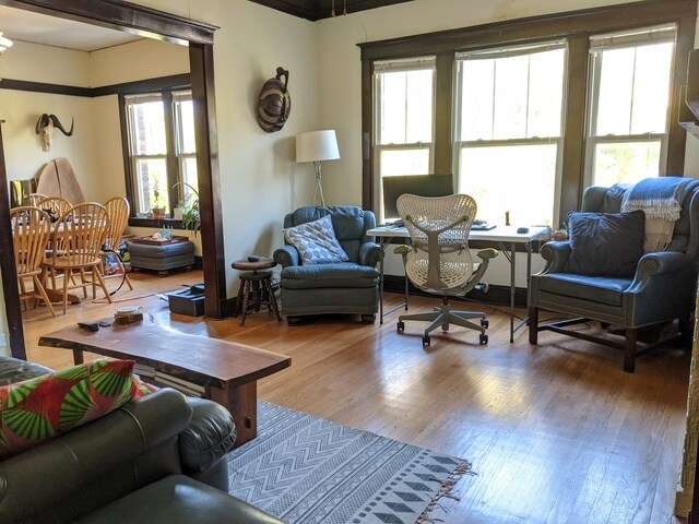 Primary Photo - 1419 W Cornelia Ave