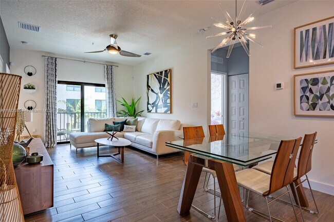 Foto del edificio - 4745 NW 84th Ct