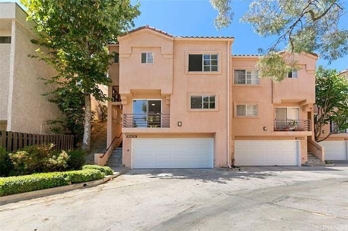 Corner unit - 4347 Freedom Dr