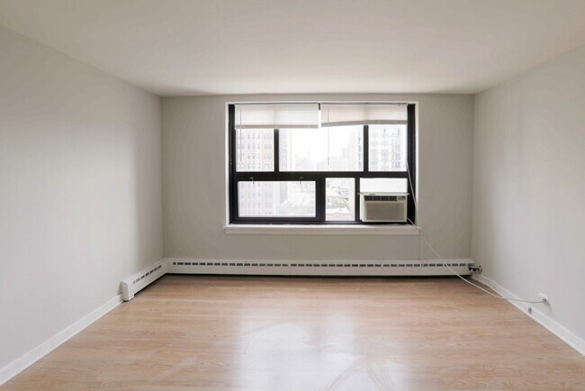 Foto del edificio - 448 W Wellington Ave