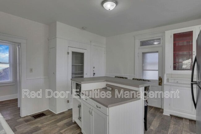 Building Photo - 134 W Walnut St