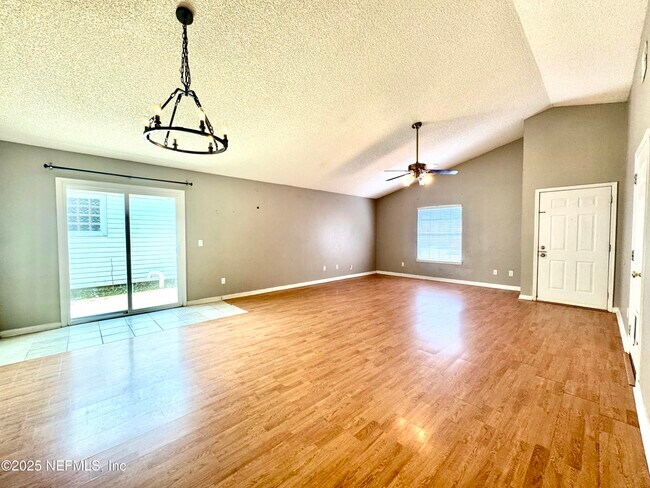Foto del edificio - 11471 Mandarin Glen Cir W