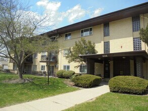 Building Photo - 1206 E Fairview St