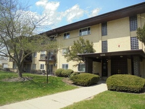 Building Photo - 1206 E Fairview St