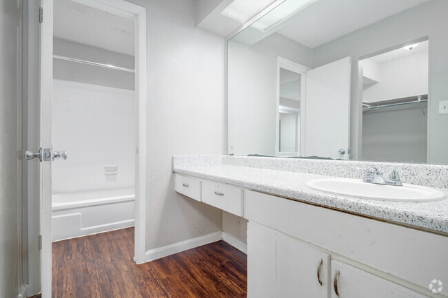 3BR, 2BA - 1472SF - Bathroom 1 - The Pointe At Babcock