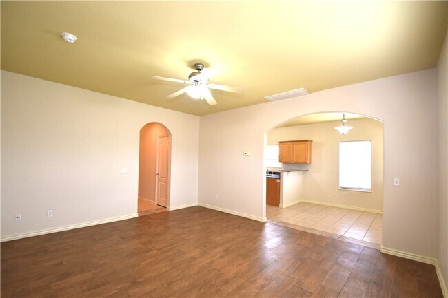 Building Photo - 5005 SW Fieldstone Blvd