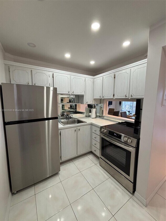 Primary Photo - 2859 Leonard Dr