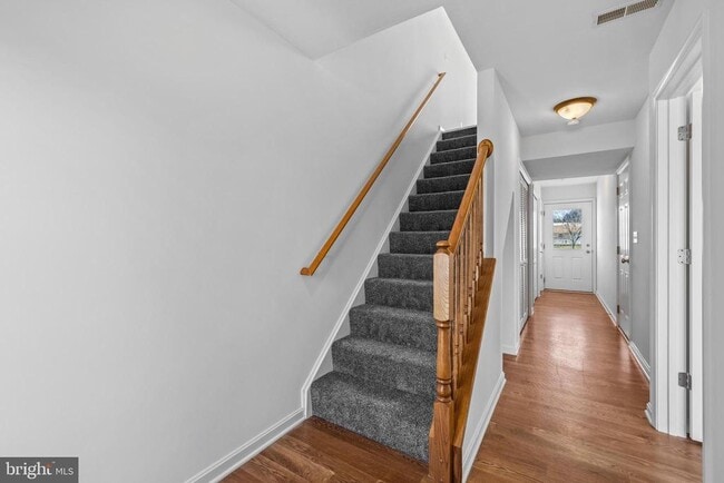 Building Photo - 23 Mustang Dr