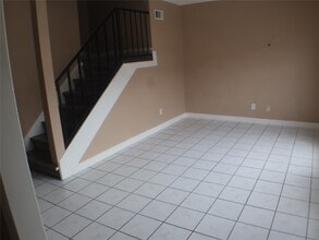 Building Photo - 7700 Creekbend Dr