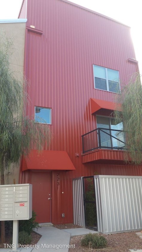 Foto principal - 223 Dougram Ave