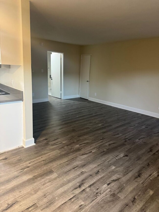 Building Photo - 4324 Mammoth Ave LLC