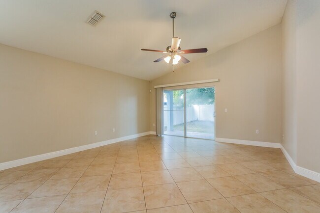 Foto del edificio - 3038 Goodrick Ln