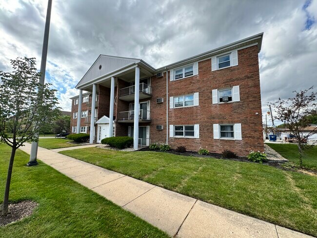 Building Photo - 4410 W 111th St
