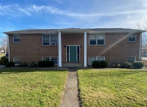 Primary Photo - 525 North Rd