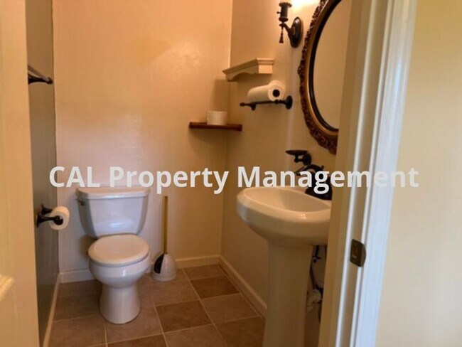 Building Photo - Beautiful two bedroom in Monterey, CA!