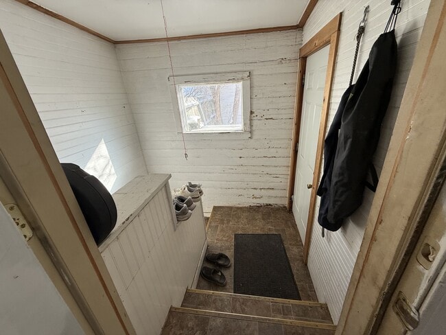 Building Photo - 304 2nd St SW