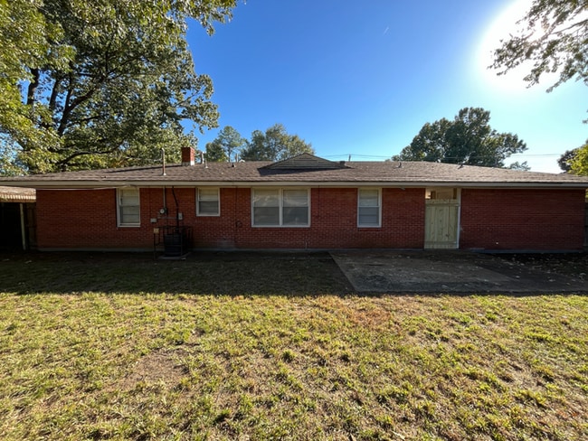 Building Photo - 1508 E.Raines Rd