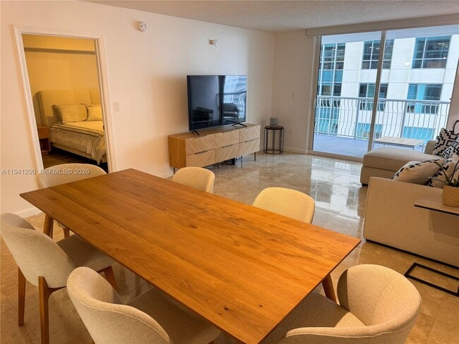 Building Photo - 1200 Brickell Bay Dr