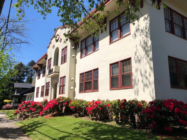 Photo - 1329 Northeast Hancock Street Apartments