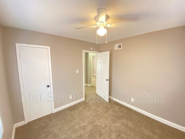 Foto del edificio - 1378 Haywood Ave