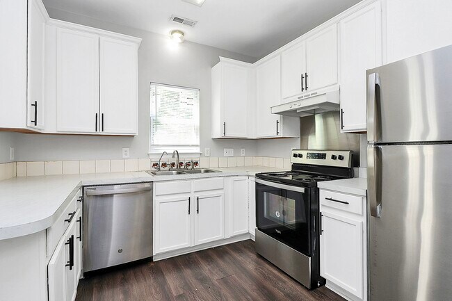 Foto del edificio - 3731 Bullard St