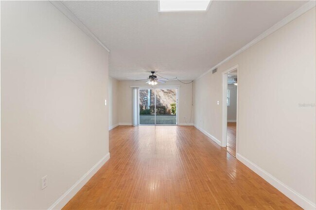Foto del edificio - 4212 Lake Underhill Rd