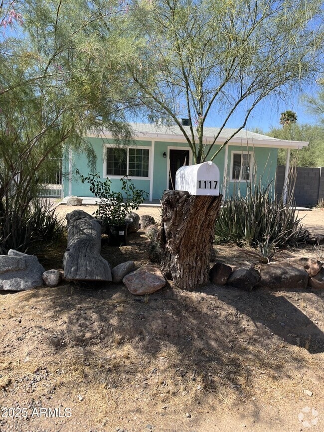 Building Photo - 1117 E Sunnyslope Ln