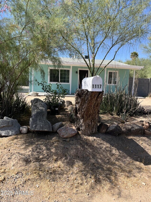 Primary Photo - 1117 E Sunnyslope Ln