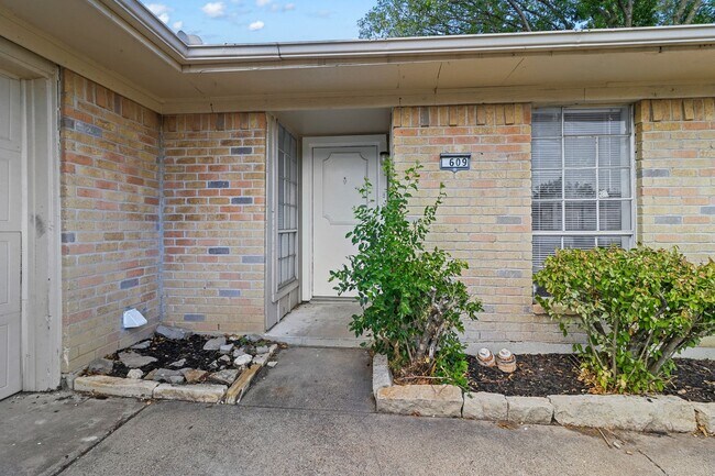 Foto del edificio - 609 Shadyglen Dr