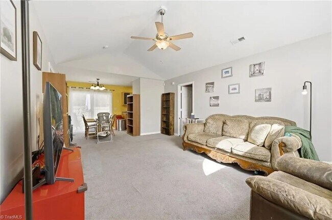 Foto del edificio - 11 Franklinwood Dr