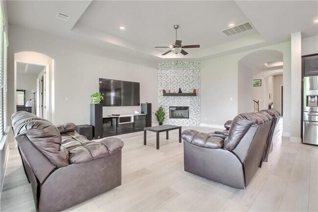 Building Photo - 205 Lady Bird Ln