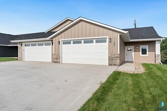 Building Photo - 1109 S Foss Ave