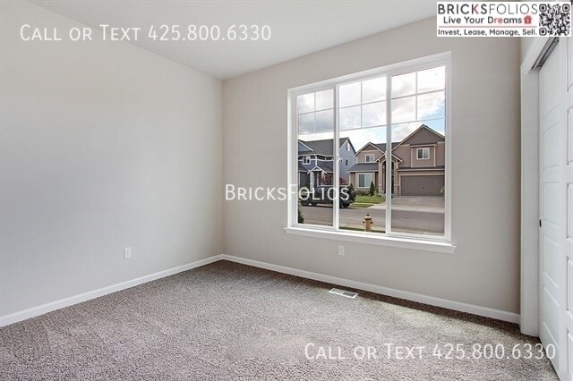 Foto del edificio - Discover Your Dream Home in Lacey - Your P...