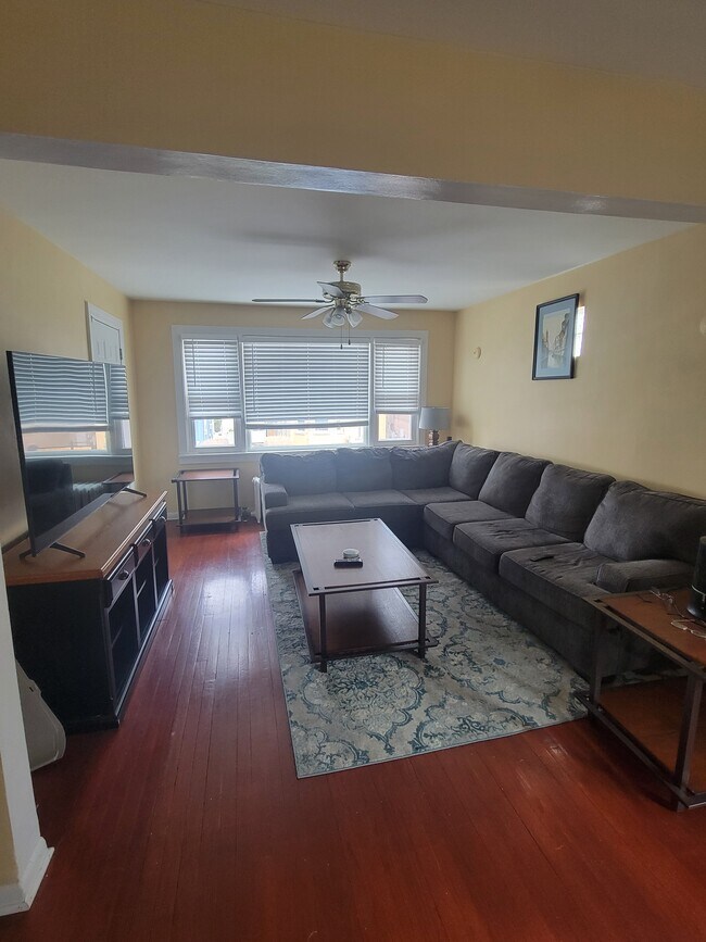 Foto del edificio - 7303 W Diversey Ave