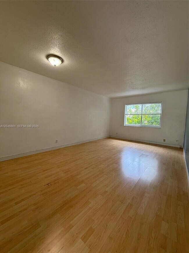 Foto del edificio - 3300 NE 10th Terrace