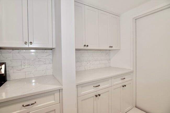 Building Photo - 72 Longwood Ave