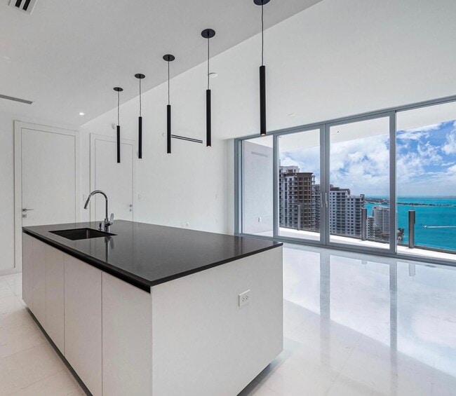 Building Photo - 300 Biscayne Boulevard Way
