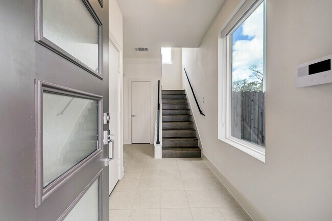 Foto del edificio - 4813 Martin Oaks Ln