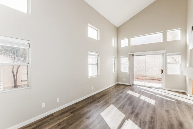 Building Photo - 2181 Hearts Club Dr