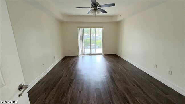 Foto del edificio - 1100 Pine Ridge Rd