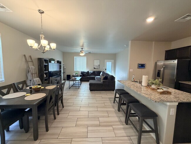 Foto del edificio - 1418 Santa Thomas St