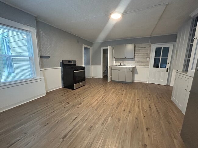 Building Photo - 24 4th St