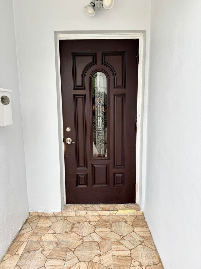 Building Photo - 350 Cypress Dr