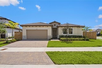 Building Photo - 2310 SE 28th Dr