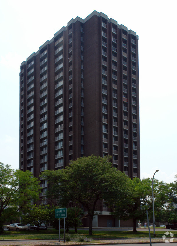 Primary Photo - Geneva Towers