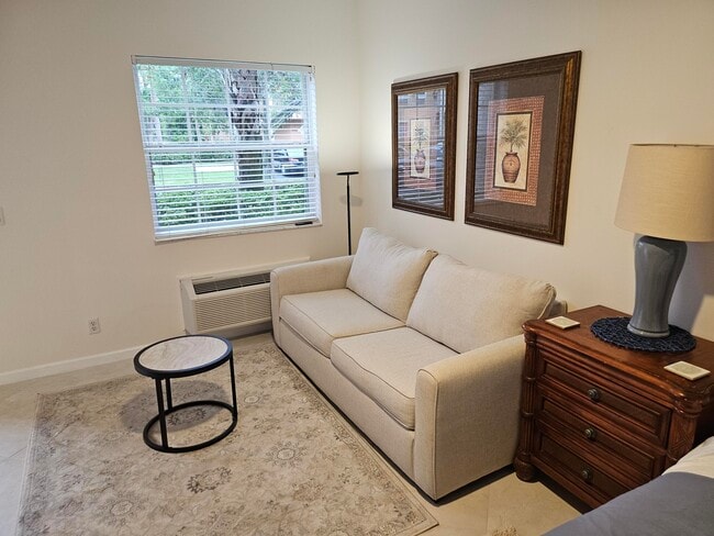 Foto del edificio - 8333 Mulligan Cir