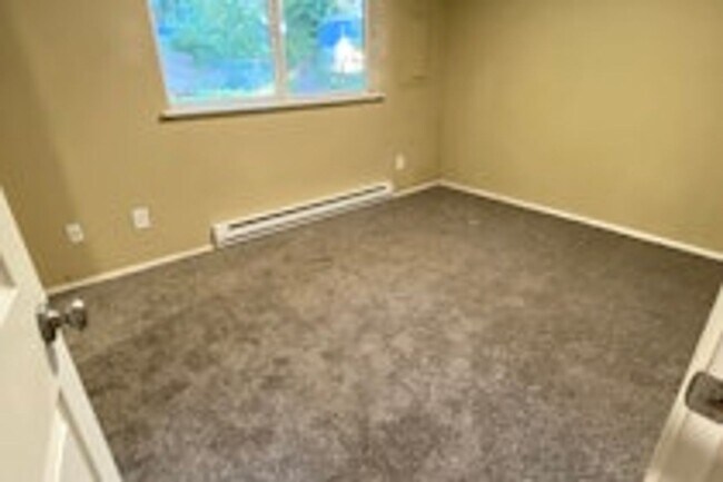 Foto del edificio - 3bd/1ba Duplex in Lakewood