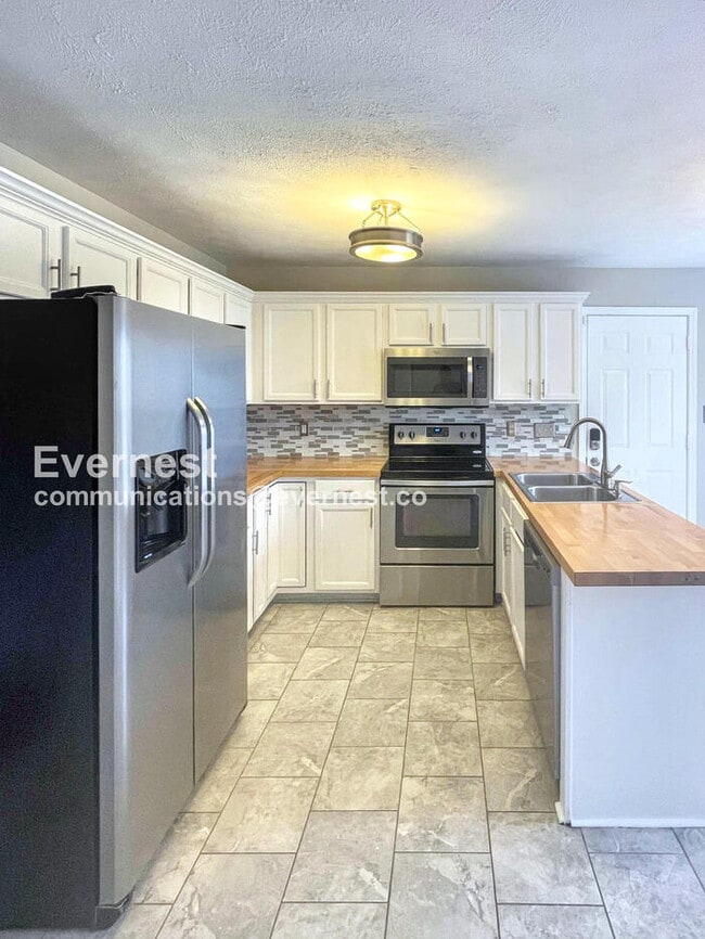 Building Photo - 1533 Apache Way
