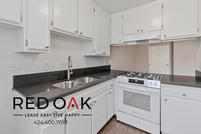Foto del edificio - 8614 Woodley Ave