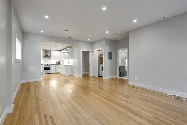 Foto del edificio - 5105 West St